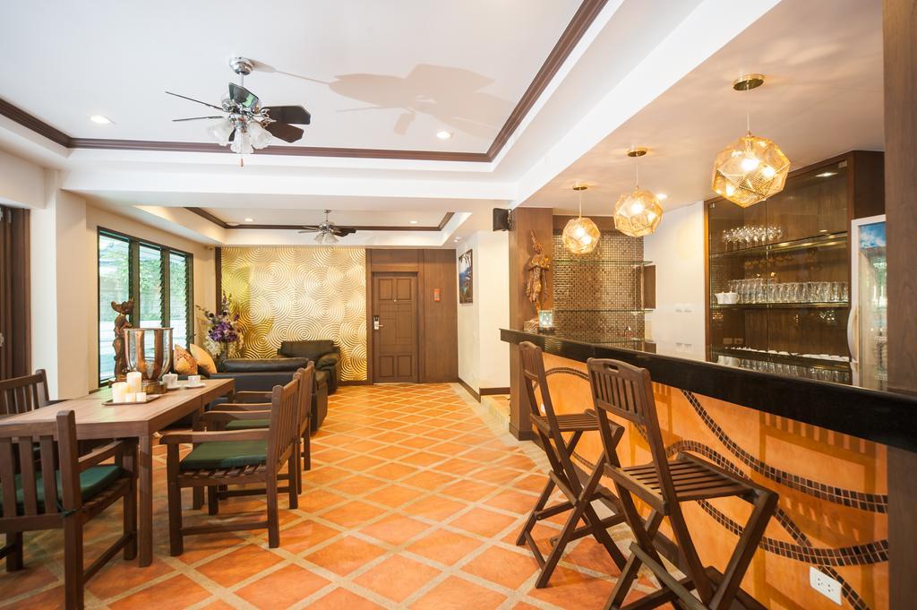 Ratana Hill Patong Aparthotel Exterior photo