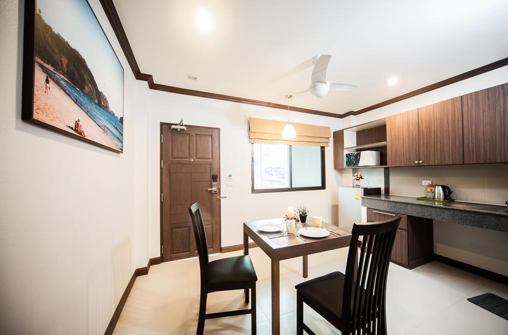 Ratana Hill Patong Aparthotel Exterior photo