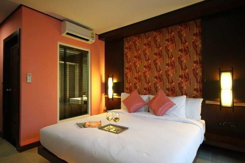 Ratana Hill Patong Aparthotel Exterior photo