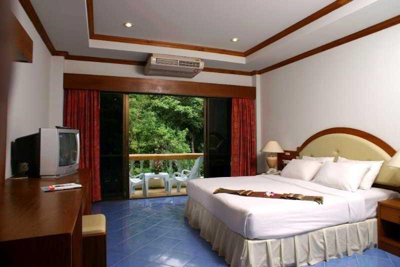 Ratana Hill Patong Aparthotel Exterior photo