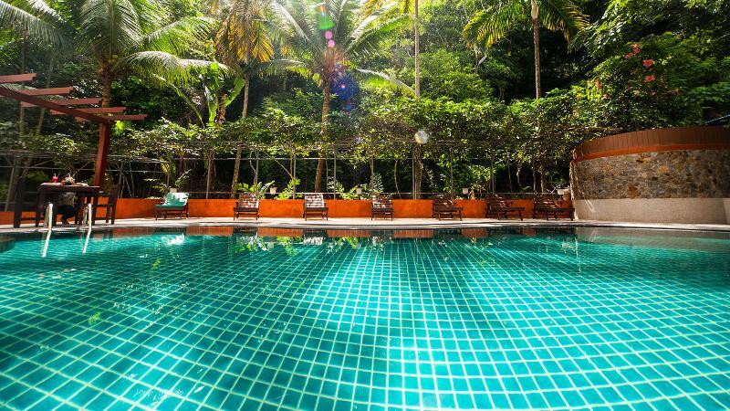 Ratana Hill Patong Aparthotel Exterior photo