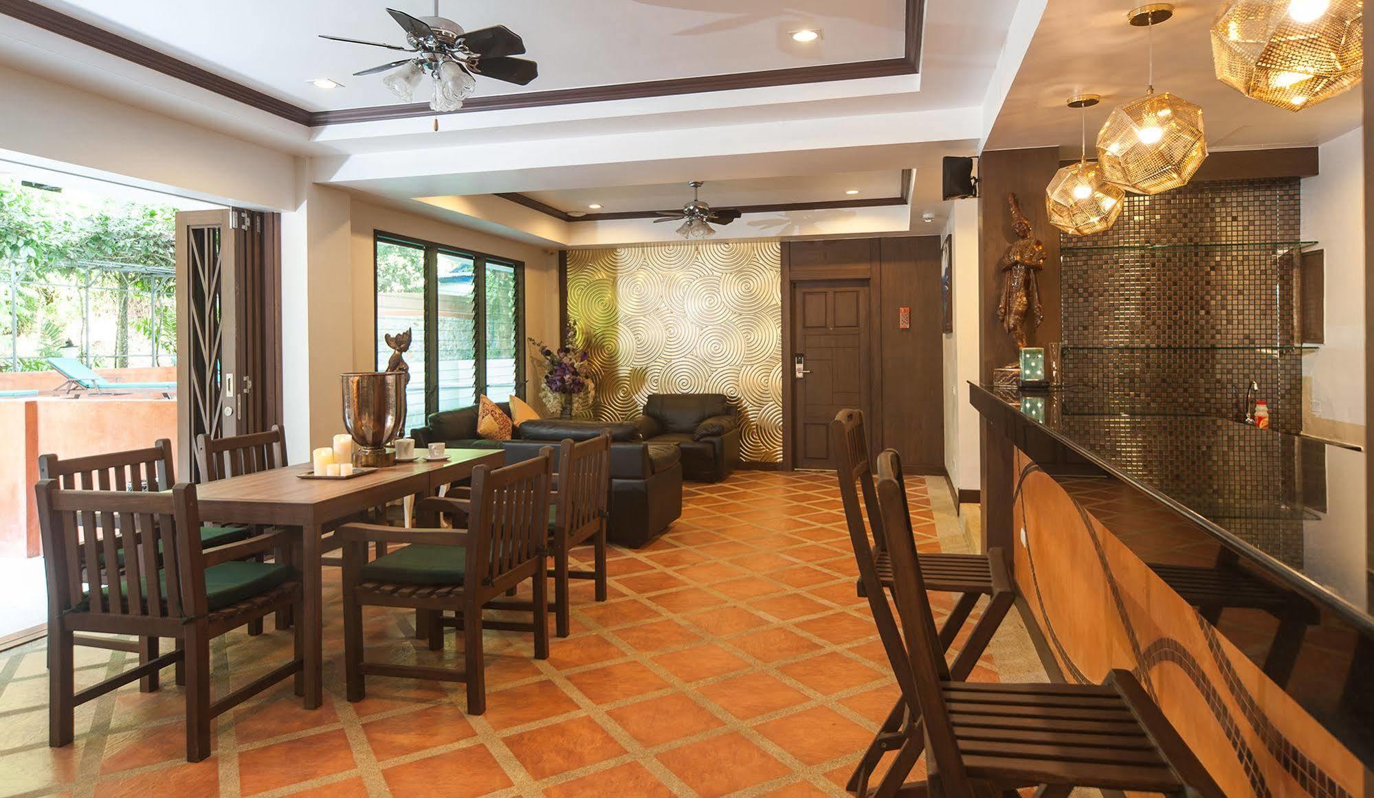 Ratana Hill Patong Aparthotel Exterior photo
