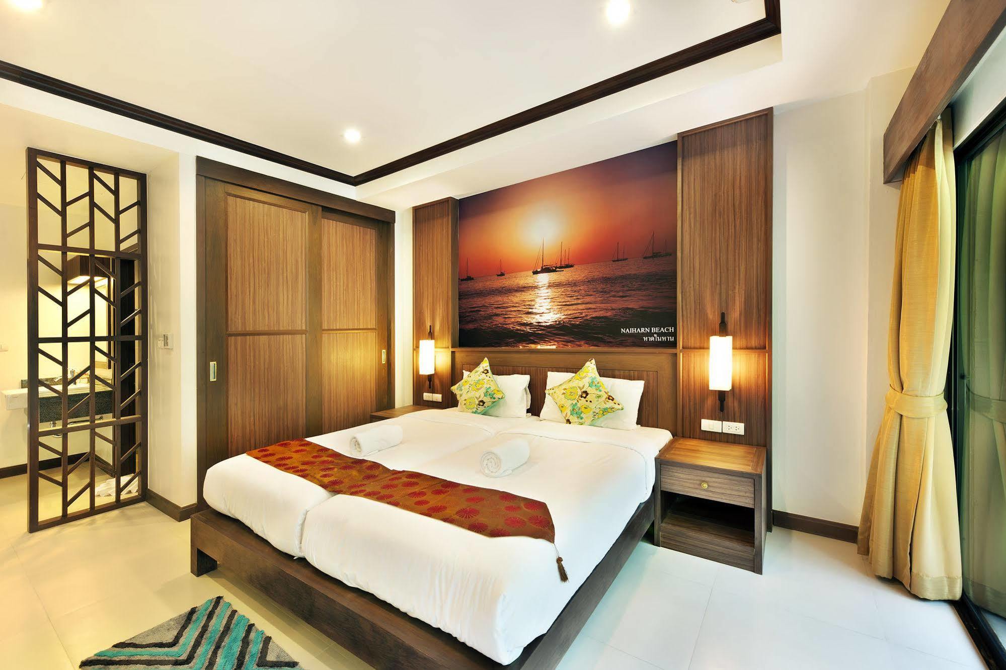 Ratana Hill Patong Aparthotel Exterior photo