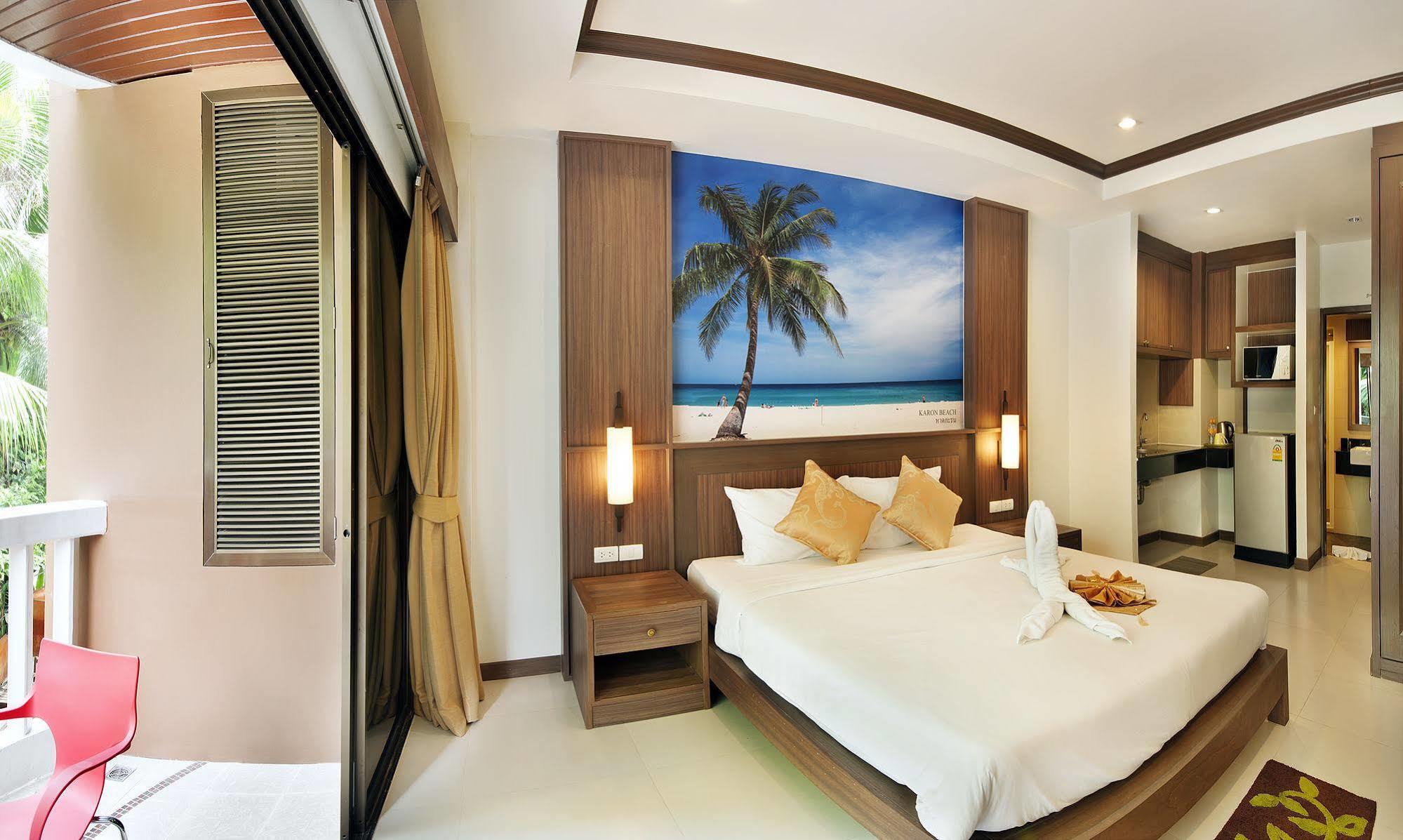 Ratana Hill Patong Aparthotel Exterior photo